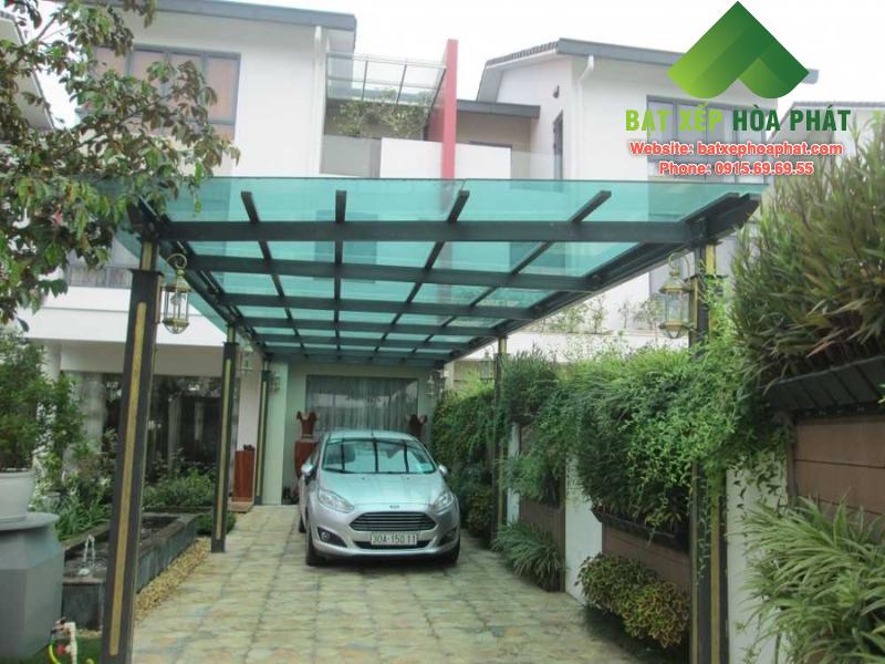 Mẫu mái che Pergola kết hợp kính cường lực hiện đại