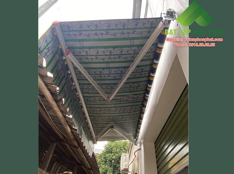 Bạt xếp mái hiên tay quay hoặc motor