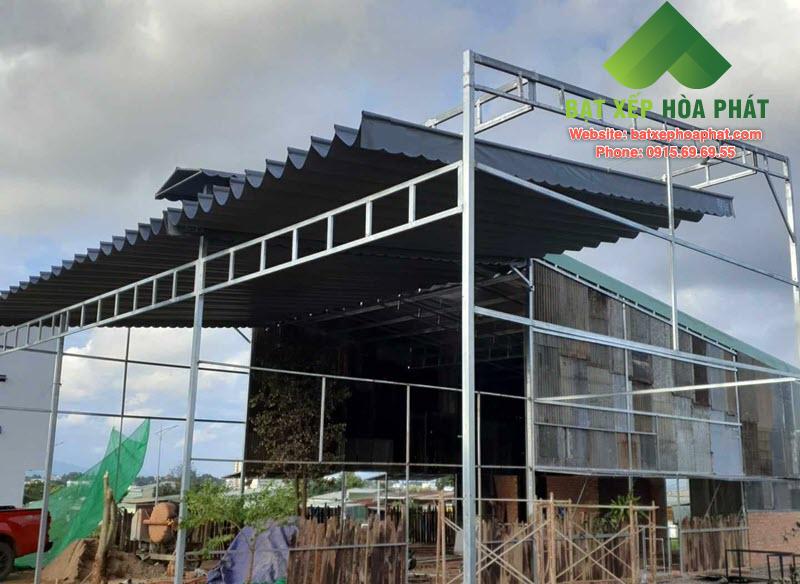 Thi công bạt xếp khung sắt cho quán ăn ngoài trời