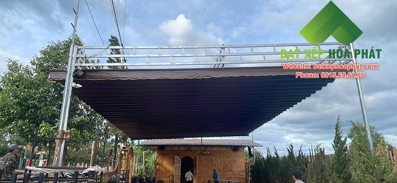 Lắp bạt xếp trước nhà không gian mở